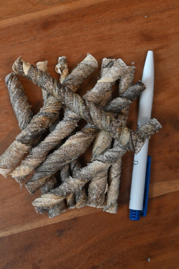 Zalmhuid roll sticks 12cm