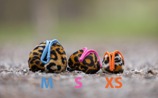 treat-ball-xs-x-m-size-1a Tractatie- en knisperbal velboa stof